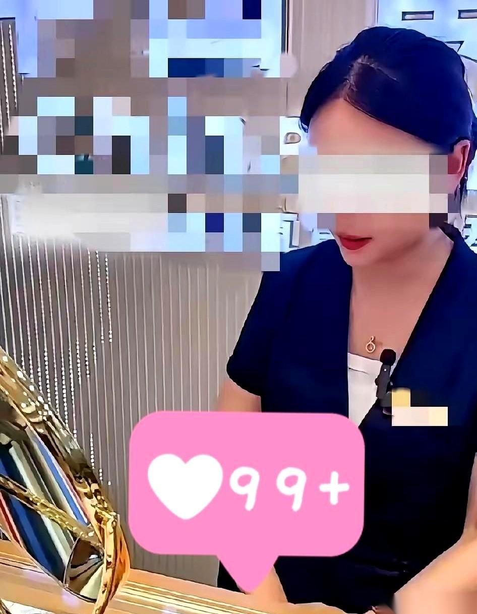 就因为店里一件芝麻绿豆大的小错。
一个33岁的副店长，把自己一辈子给搭进去了。