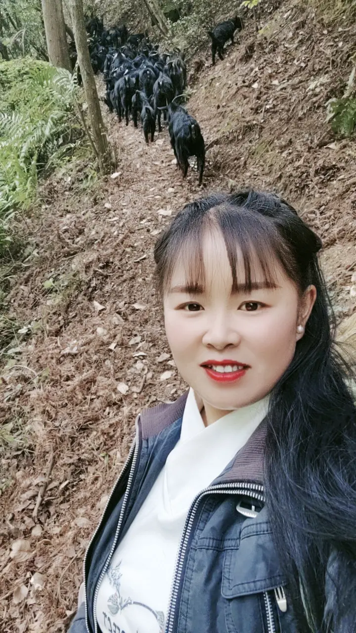 女人们好好上班，自己养活自己，让男看看，别为了男人不给钱去死不直得