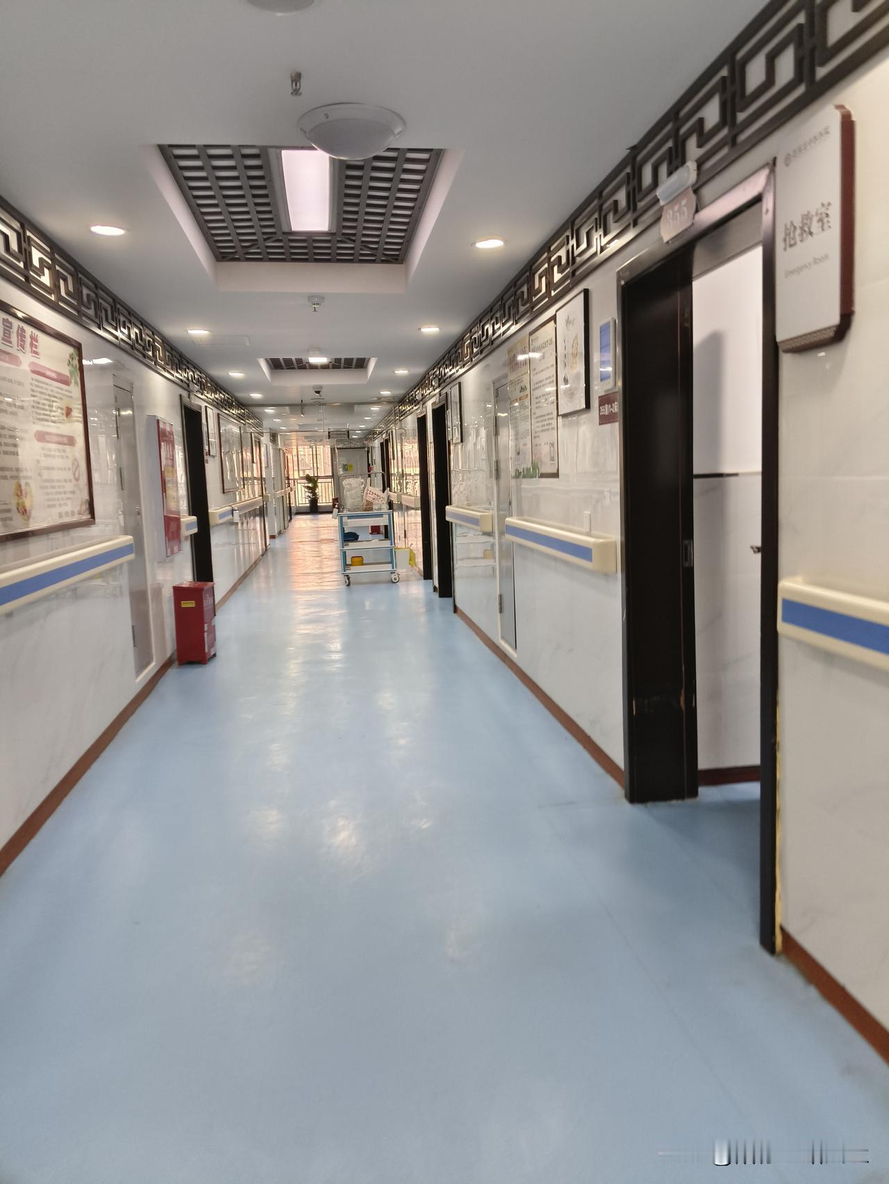 天天就我一个人，陪我妈呆医院里，真烦了呀！

生两个弟弟来做啥子的？除了付点医药