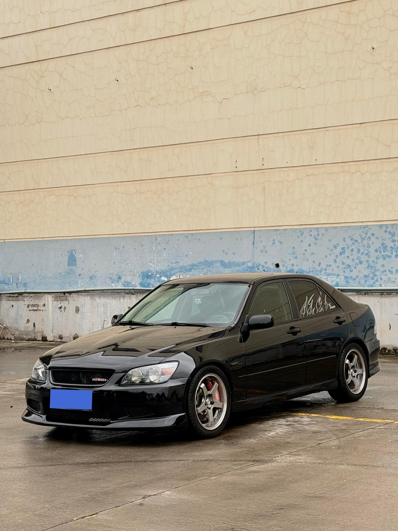 万元级还能玩出这种JDM味道，雷克萨斯 IS200确实有点东西 🤝🔥 它迷人