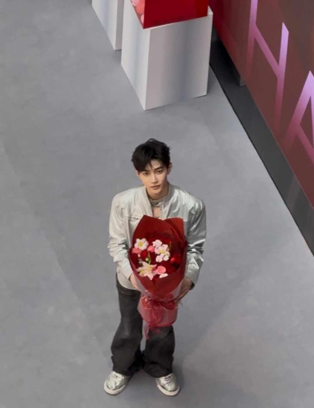 遇到这样的直接嫁了吧💐
章昊 章昊韩束亚太区品牌代言人  🥺🥺今天脸蛋超绝