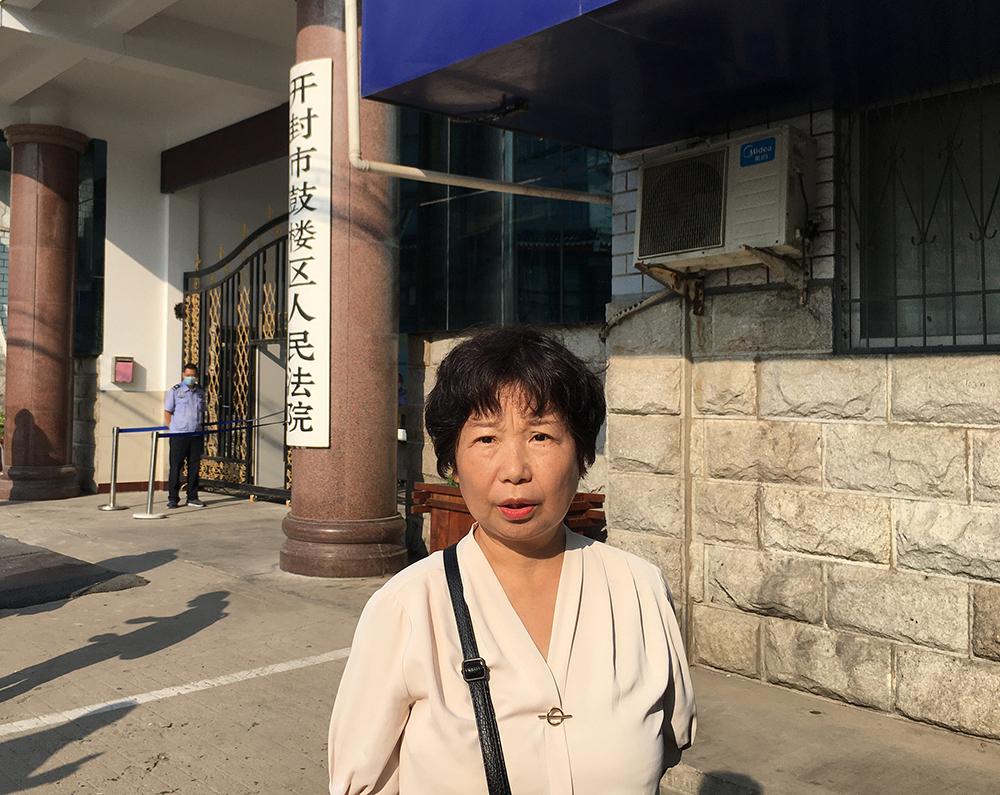 杜新枝想和许妈连线，询问对方的条件，但许妈真正想要的是真相。她想知道自己的健康孩