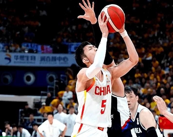 廖三宁谈中国男篮输球：“可能是大家都有些疲惫，加上磨合时间只有一个多星期。”
