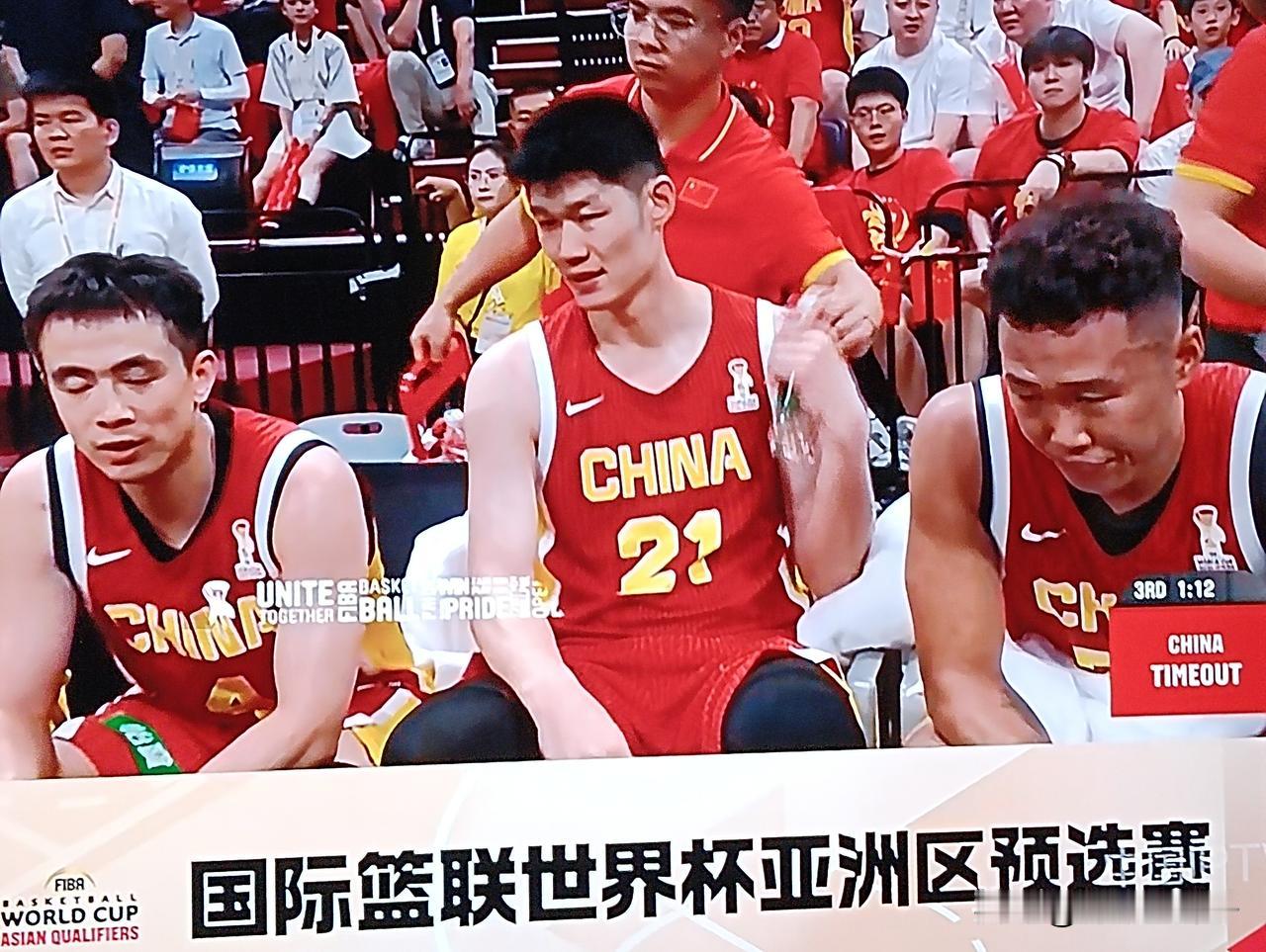 CBA联赛各俱乐部负责人，投资人，总经理，主教练，包括一直到球员，不能允许担任篮