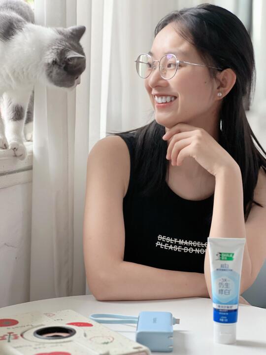 爱笑的秘密被我发现了。。。