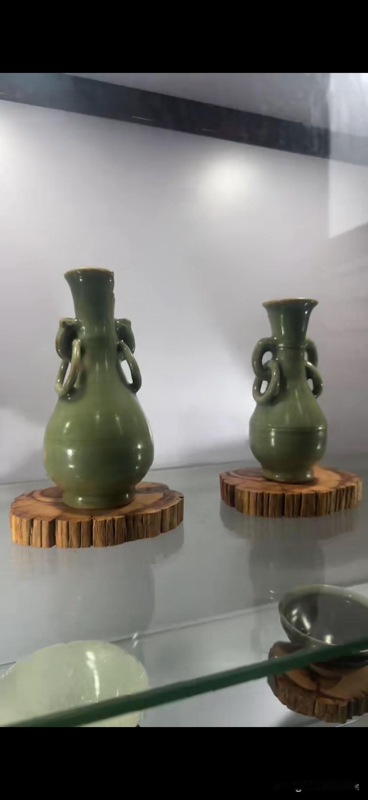 玩新仿的还是比玩老货的多，但是随着网络时代越来越成熟越来越透明化，只有坚持做老货