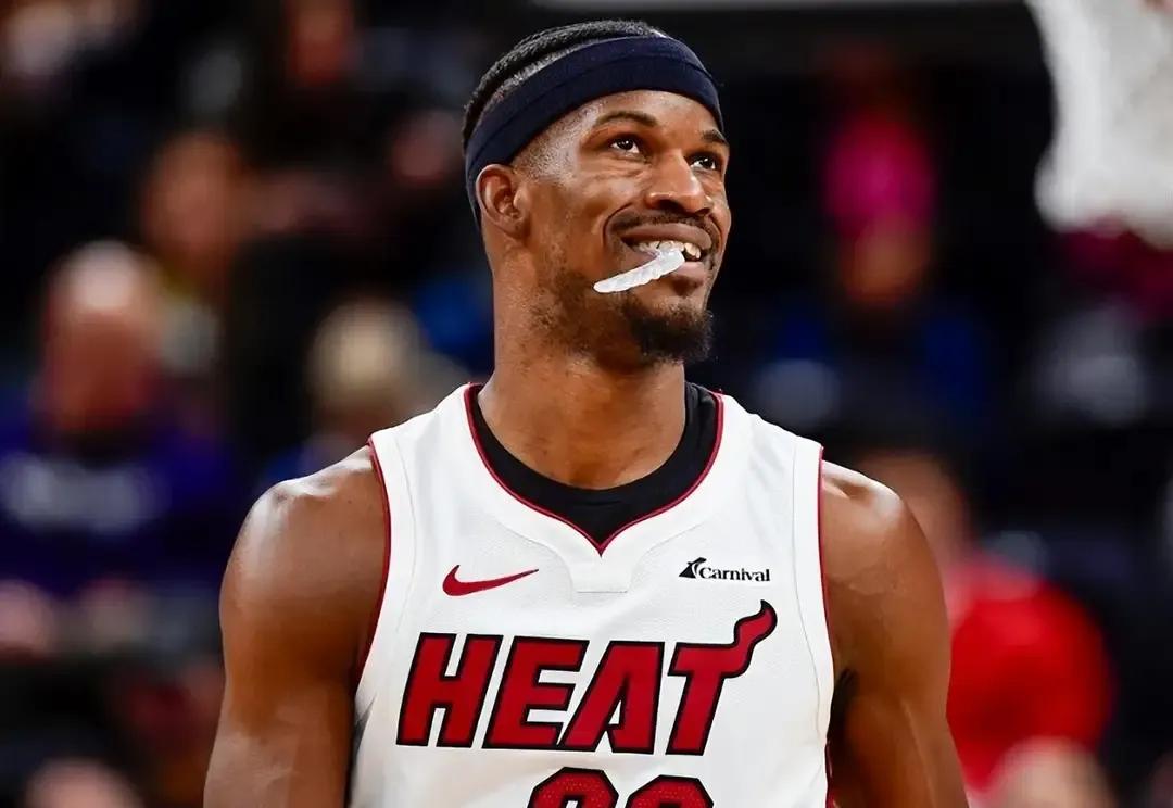 没有巴特勒，现在这支热火，真的打不过凯尔特人，最多赢一场。
第一，凯尔特人首发，