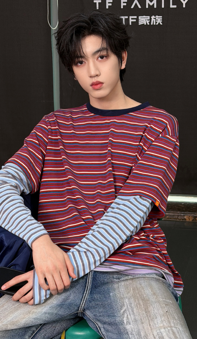 被张桂源的眼神杀攻略 九敏🆘张桂源新鲜随拍更新🈶谁能顶得住这迷人的眼神杀啊！