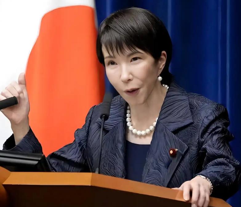 日本涨签证费等着看笑话，结果中国队40人游泳团+72人田径队直接"包场"了。
 