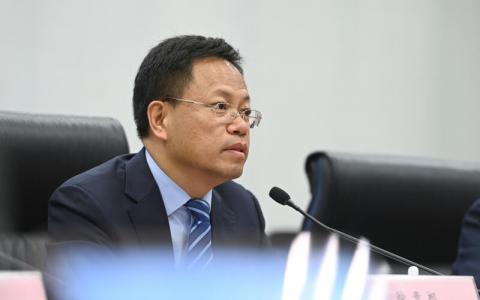新加坡联合早报发表于泽远的评论：“美国这次下重手限制中国留学生赴美，在中国舆论场
