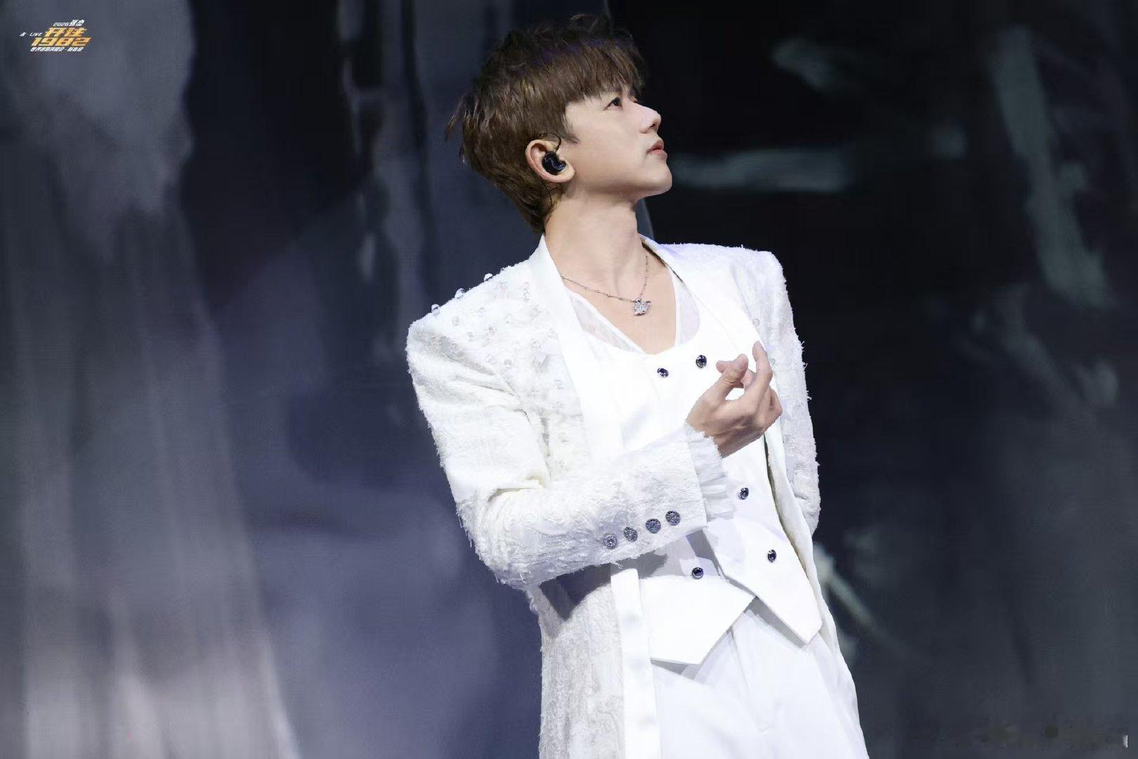 张杰20年的风 张杰未LIVE巡回演唱会 20年的风终于吹进现场！新春场龙门阵舞