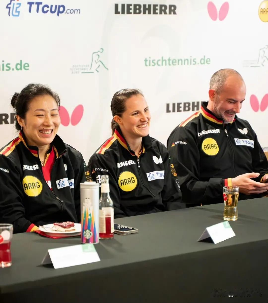 4月23日德国乒协，为伦敦世乒赛团体赛举行媒体见面会
现场气氛愉快轻松，整个团队