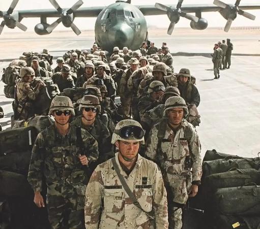 别被美国骗了！
5000美军去中东，真实目的就一个！

美国从日本冲绳调派约50