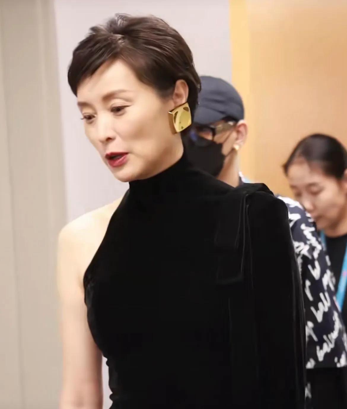 女演员吴越，再次愤怒发文！

9月13日，知名女演员吴越，又一次在社交平台愤怒发