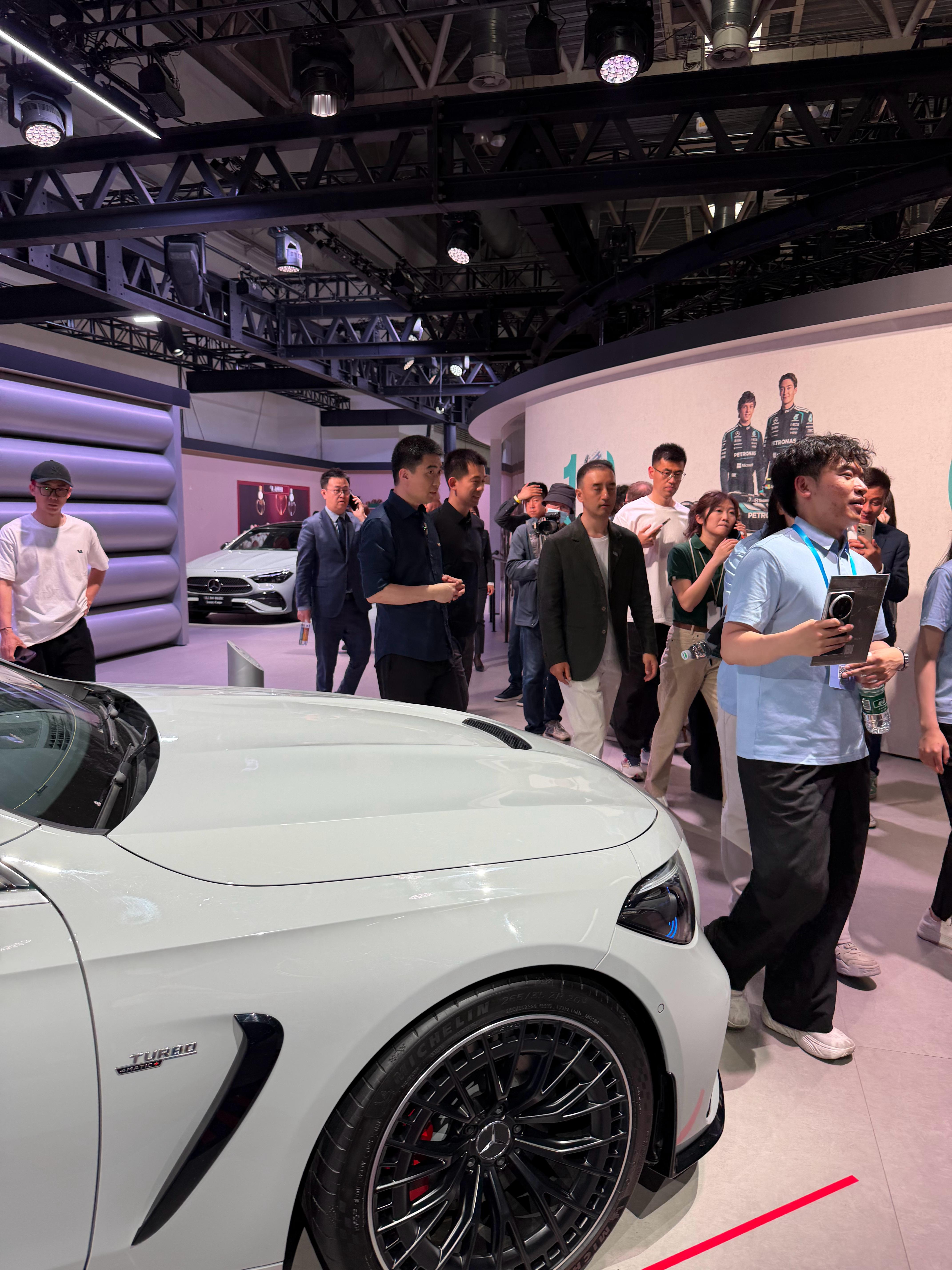 在奔驰展台遇到李厂长了理想L9Livis车展首秀2026北京车展