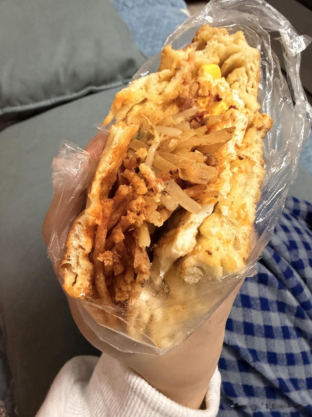 新乡烧饼啥时候能火遍全国啊，我这馋虫都快被勾出来了！就说获嘉烧饼，当地把这小烧饼