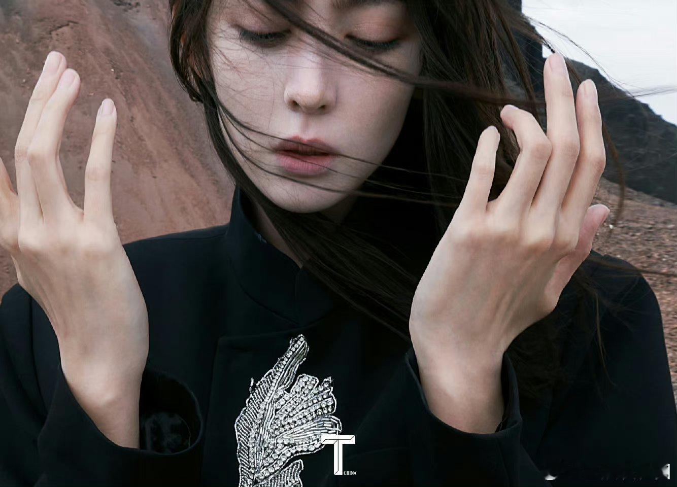 古力娜扎的手指头[赢牛奶][赢牛奶][赢牛奶]真的是好绝，谁爱上了我不懂 ​​​