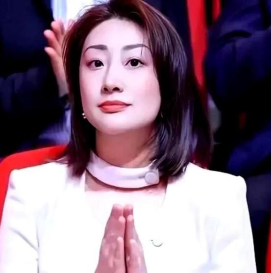 宗馥莉真是个狠角色！！！

宗庆后考察了十多年
才放心把企业交给女儿
这份信任不