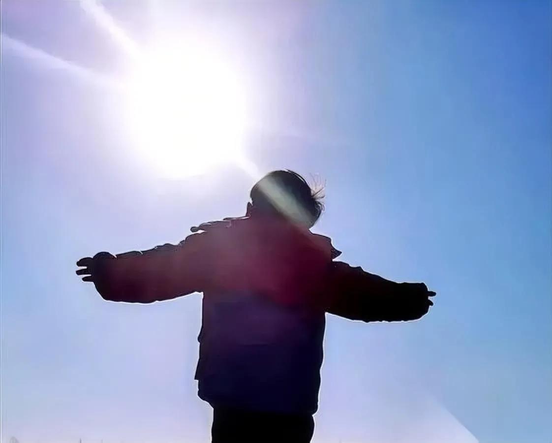 儿子饭桌上骂爸爸

我姐夫当场动手

你猜后来怎么着？

周末聚餐，15岁 ne