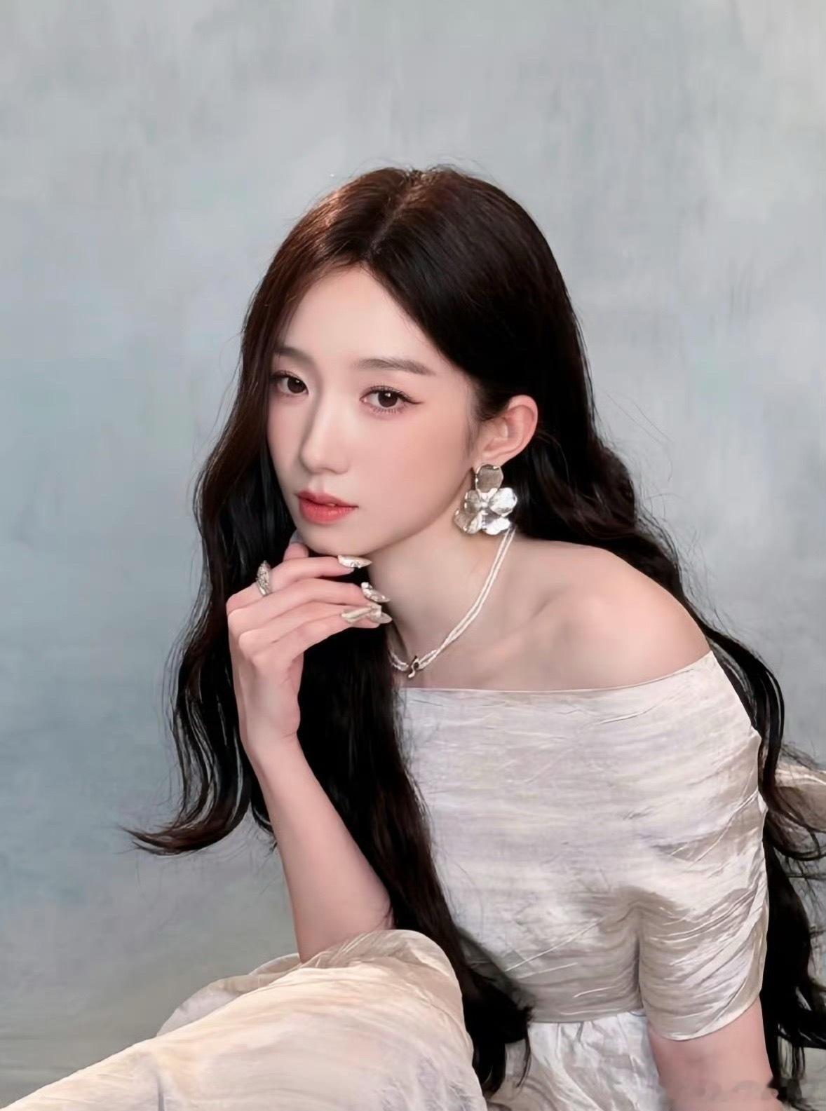 曝孟美岐雪藏了两年才离开乐华孟美岐，我记得她不是塌房了吗？为啥说雪藏？我咋记得是