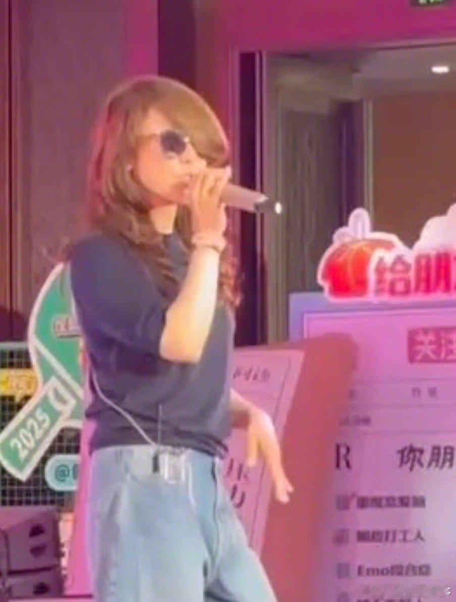 被孙悦刺激得多犁了两亩地 谁能信孙悦已经53岁！彩排时的状态堪称“冻龄战神”，音