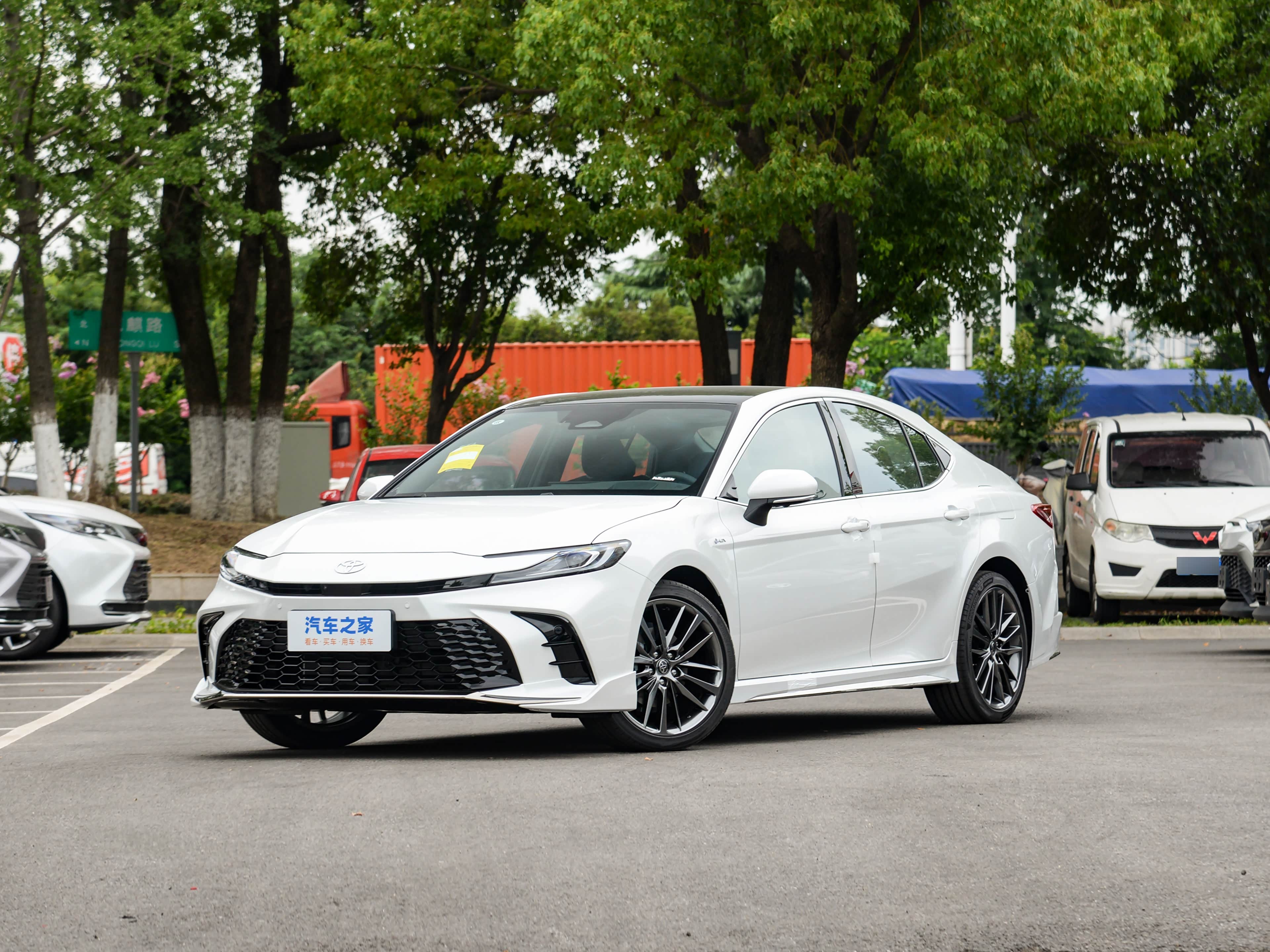 2026款丰田凯美瑞上市，新增2.0L 运动Lite版车型售价17.18-25.