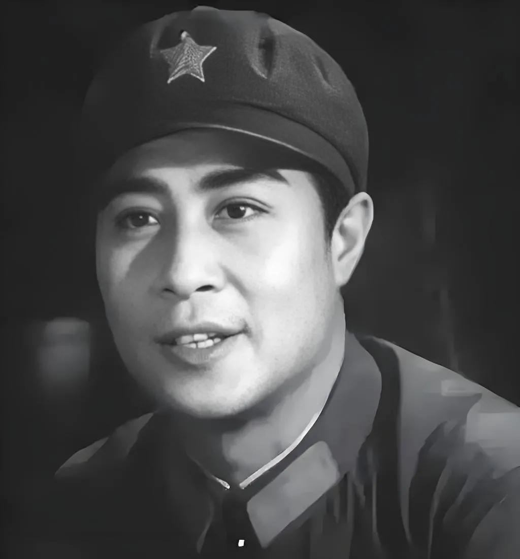 现在的年轻人大都不认识他，他是一个电影演员。
与现在不少的演员相比，他的“戏份”