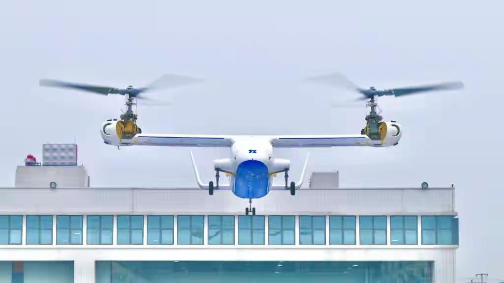 12月28日，联合飞机集团自主研制的国内首款6吨级倾转旋翼无人飞行器
“镧影R6