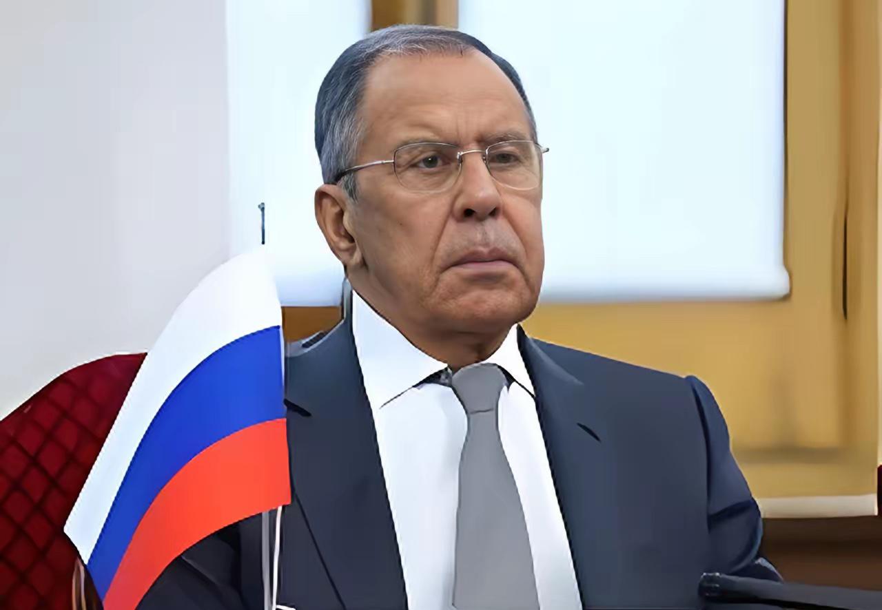 全球都在盯住霍尔木兹的炮火时，俄罗斯突然把65亿美元的军售单子拍到伊朗桌上，直接