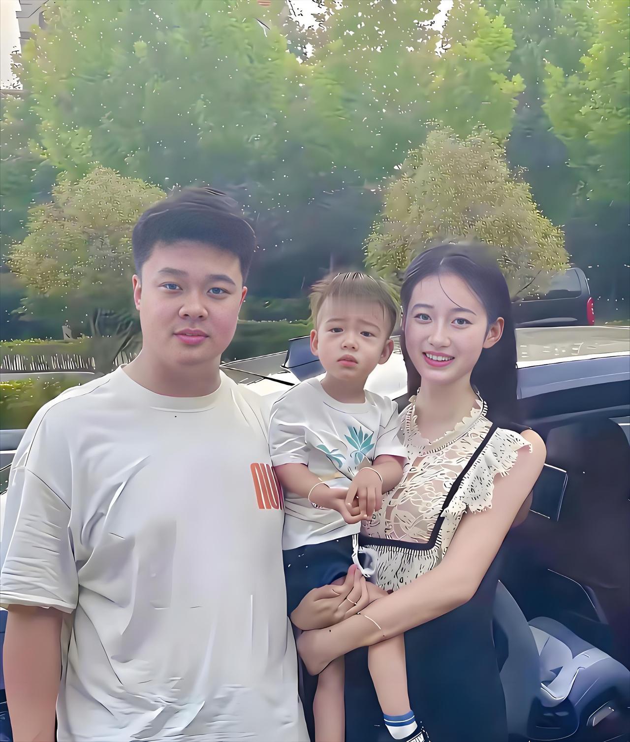 高颜值的父母不一定有一个高颜值的孩子。
有时候遗传基因确实很强大，有时候则恰恰相