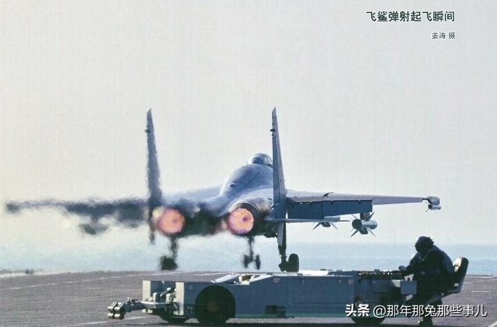 原来歼-15T除了挂载4枚鹰击-83K外，还挂了两枚空空

鹰击-83K，单枚7