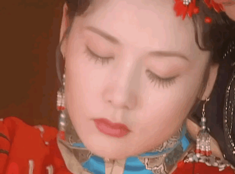 何赛飞无法苟同莫名其妙的情节构造她敢直言不认同当下部分影视剧跑偏的价值观，立场特