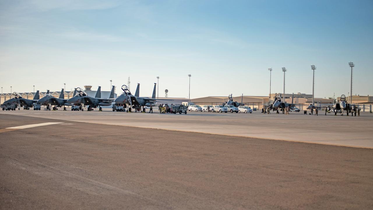 惨遭超过37国围攻，美国紧急喊话中国；威胁对伊朗动武前，美再次找到中国，导弹告急