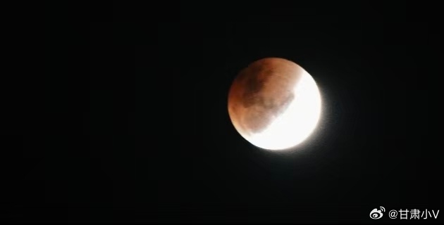 月全食拍到了拍到了，来之不易来之不易 