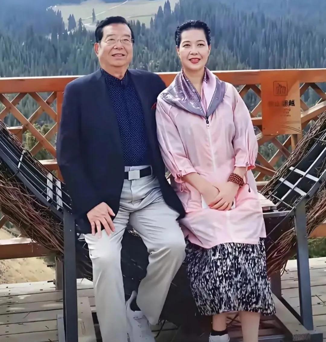 你能相信吗？86岁的李双江头发乌黑亮丽，没有一根白发！

李双江国内知名的男高音