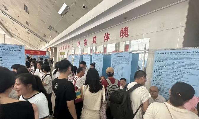 现在真的有很多人找不到工作么？
 
经济周期对就业市场有直接影响，当经济发展势头