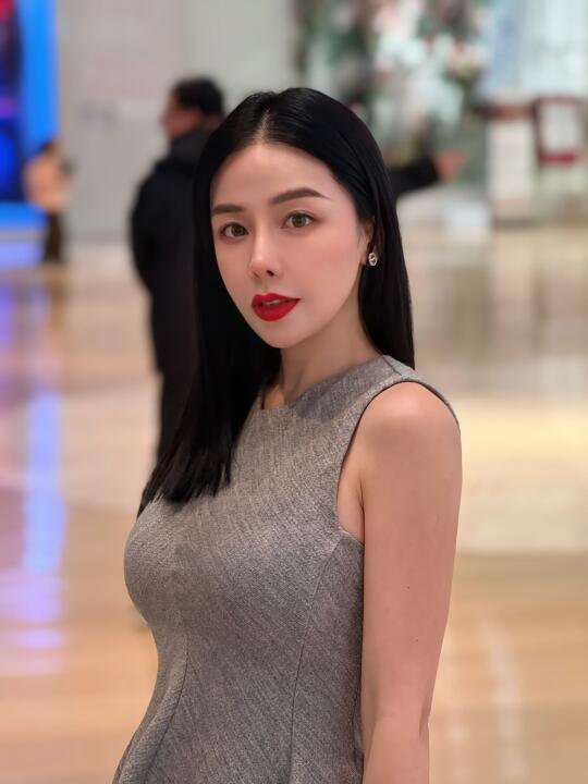 人群中只看了你一眼🤨