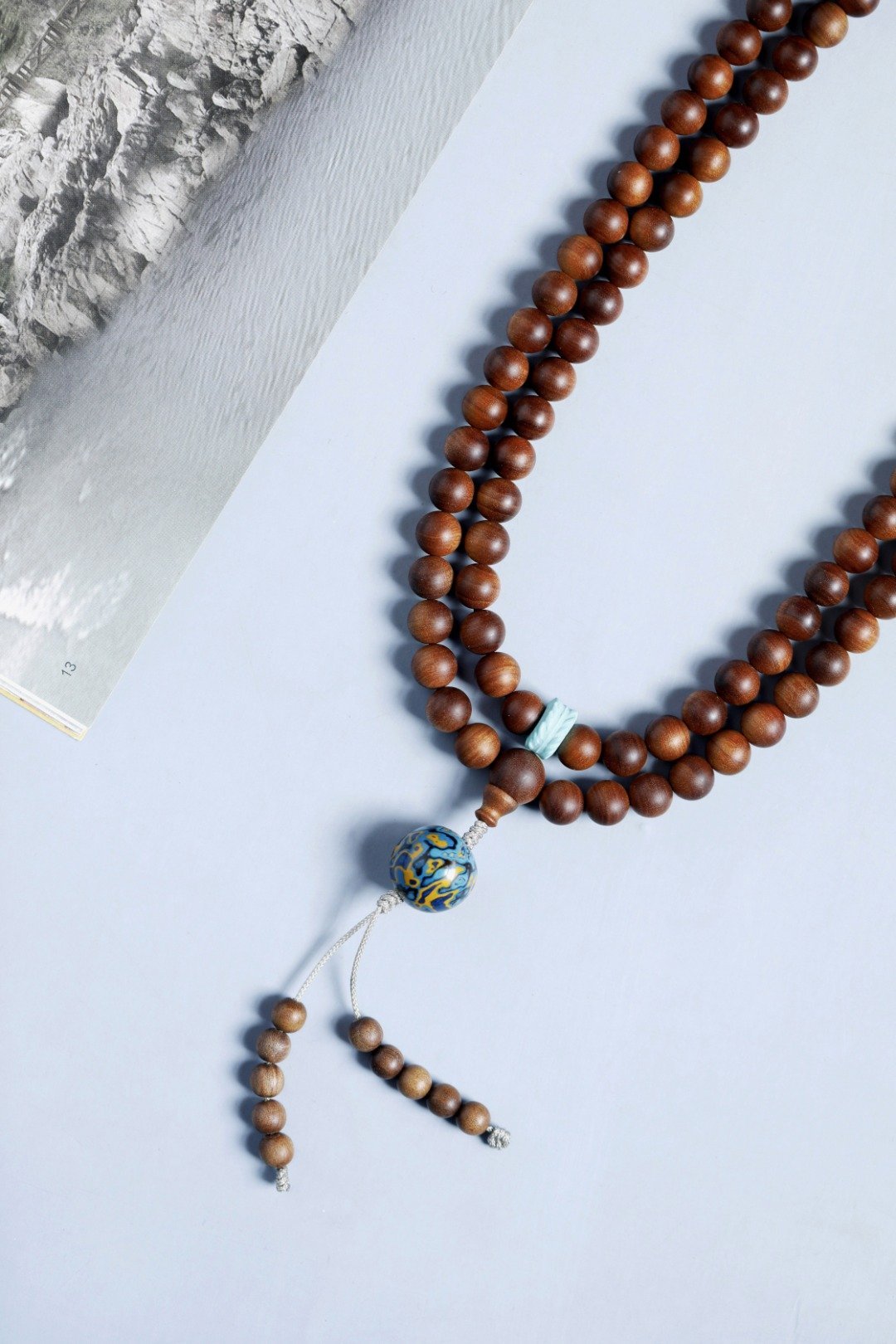 黑肉级 老山檀香0.8x108颗正区老料，肉质细腻；香味芬芳馥郁，过手留香。 黑