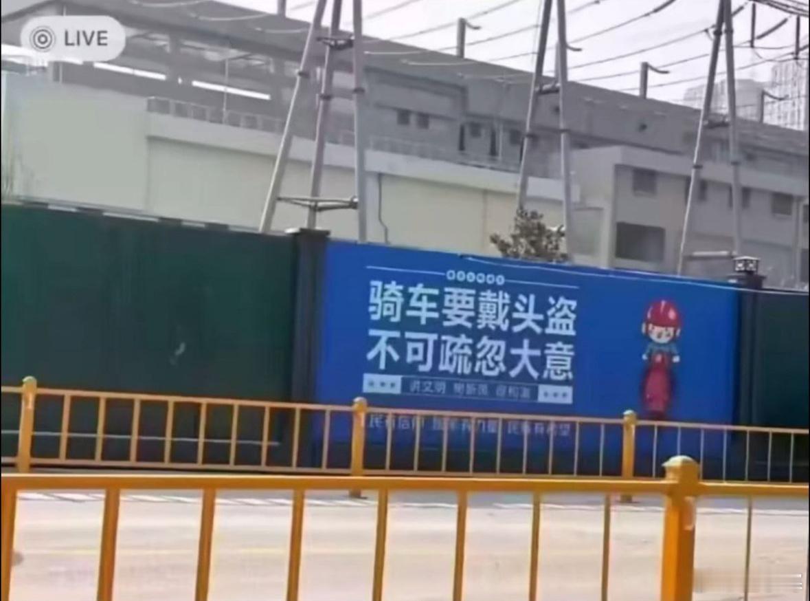 第一眼，没毛病，第二眼，头什么？ ​​​