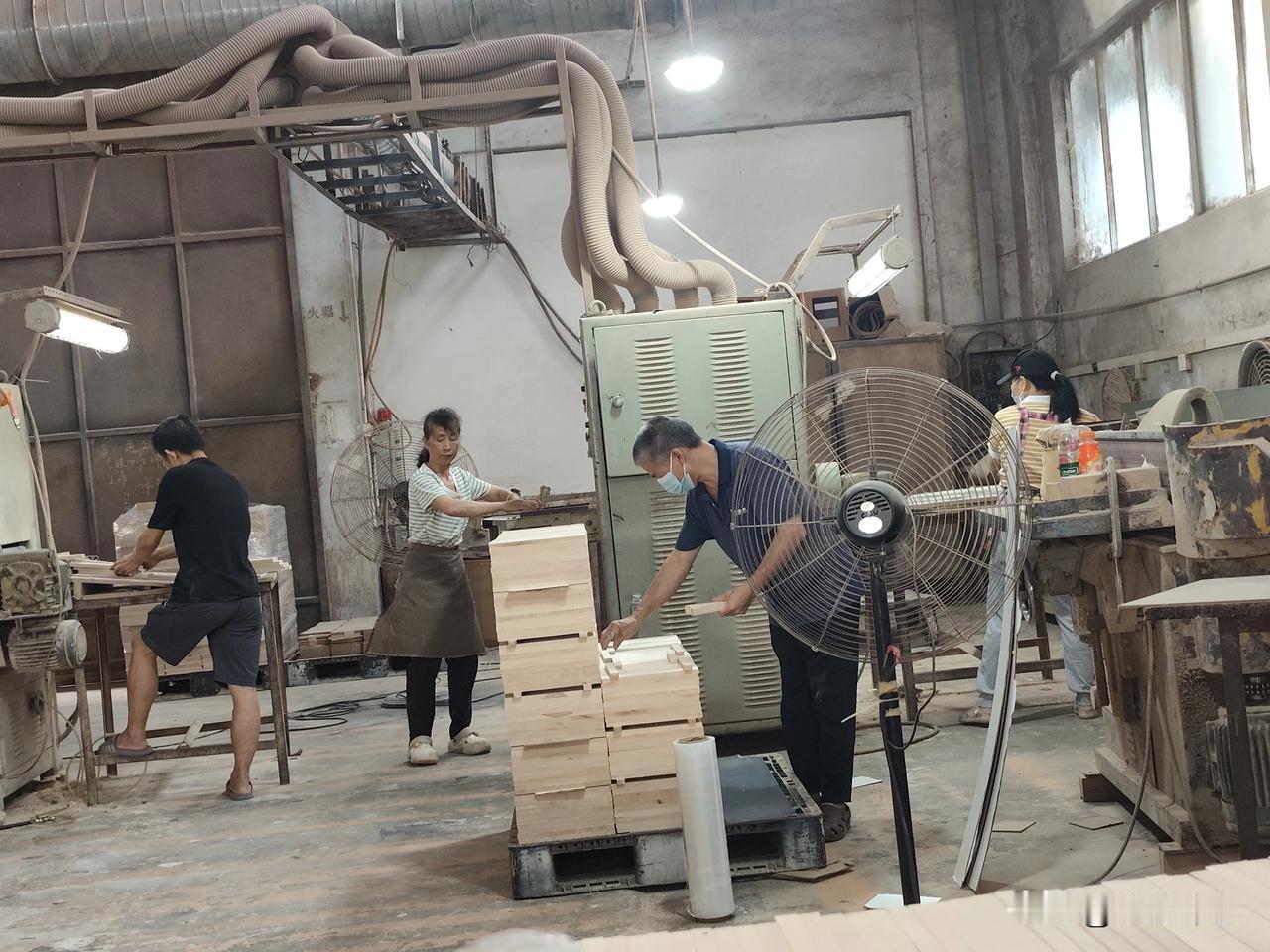 晒图笔记大赛这两天好忙，生产经理这边工作还没做完，那边样品经理的工作又开始摧了。