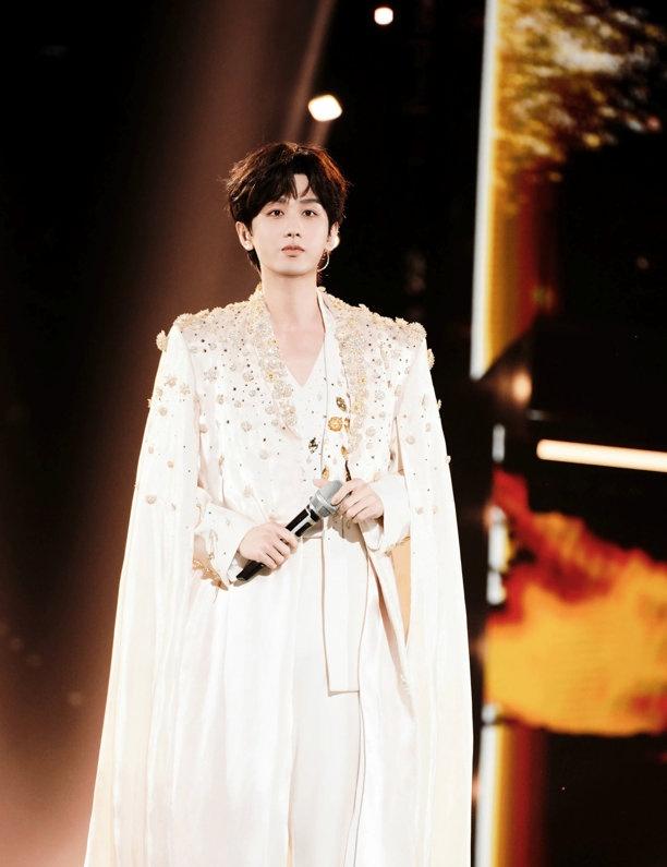 cy 成毅长安二十四计

🎶你追世界，我们追你背影。在追逐你的路上，我们也在努