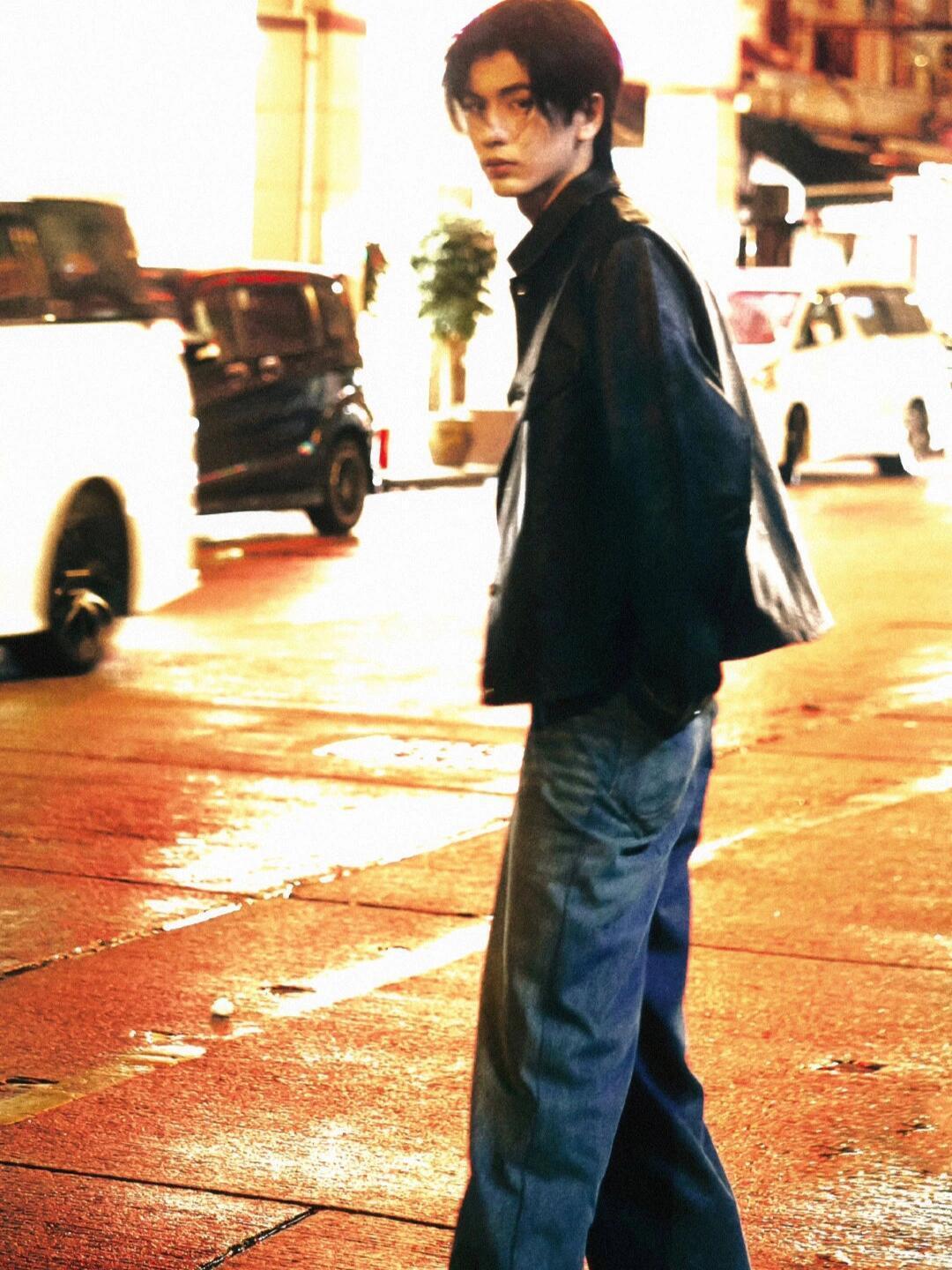 这是张凌赫吗？！！0h也太令人着迷了吧！！！