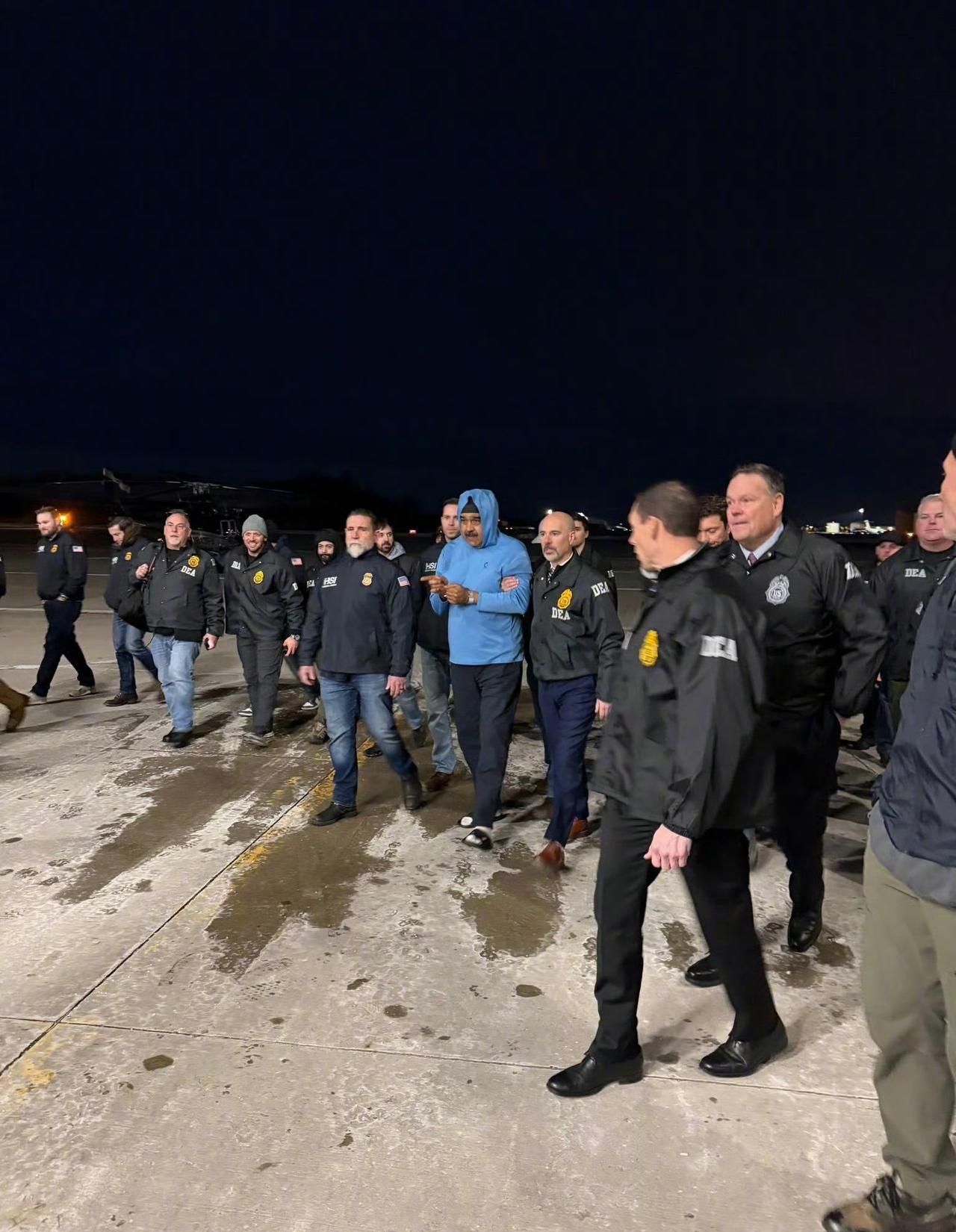 马杜罗穿着拖鞋就被抓住了！