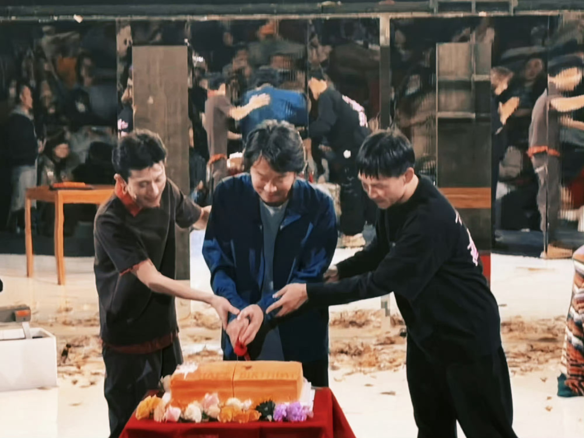 小童收工去看了张一山话剧，又去学习啦，期待赵小童六个凶手首演顺利呀