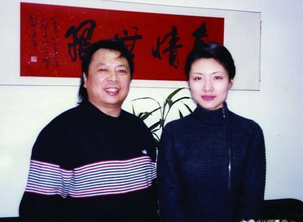 2002年，知名主持人周涛下班回家，看到正在厨房忙碌的丈夫，瞬间心生厌倦，于是她