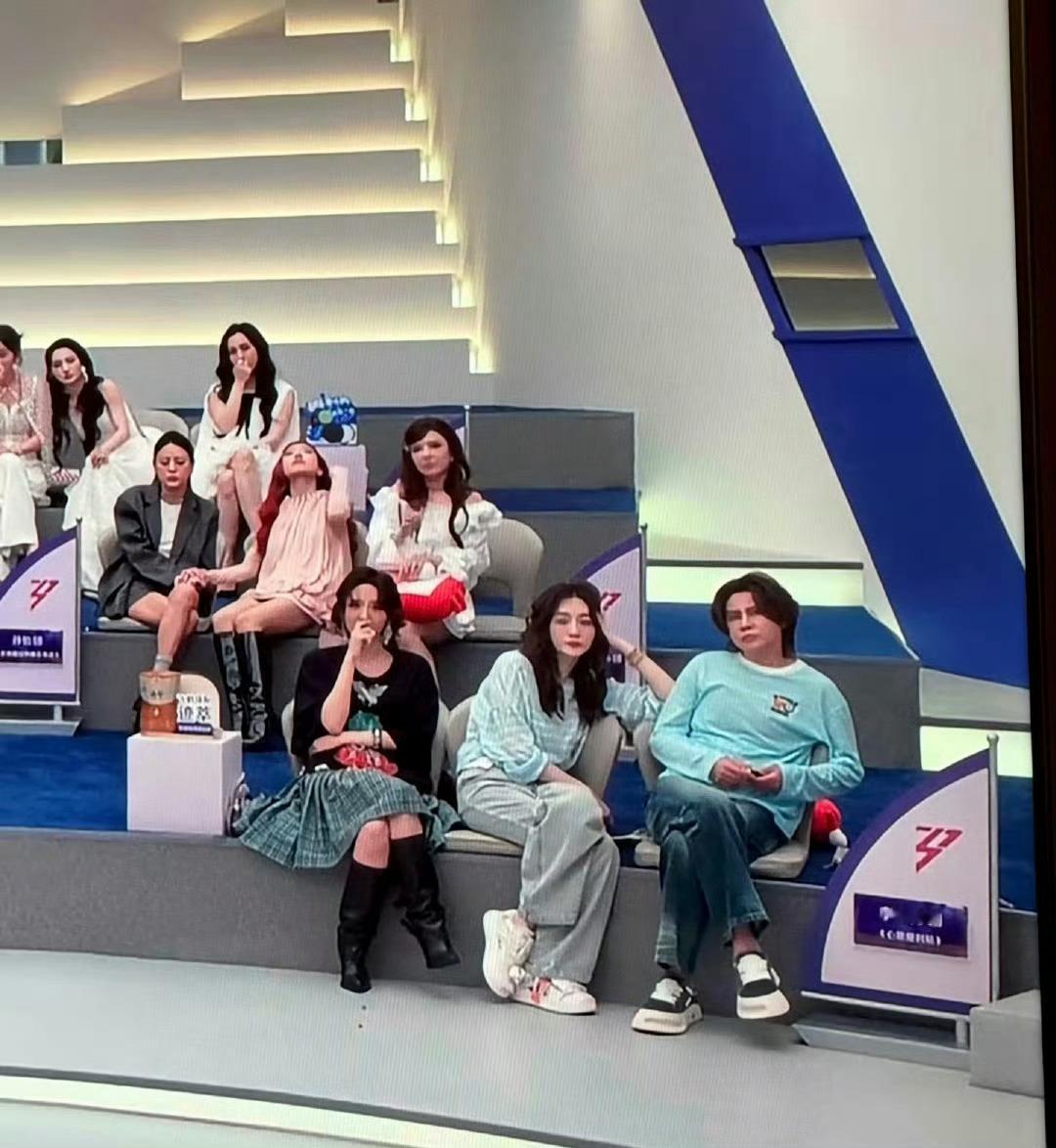 赵子琪淘汰时镜头切换到嘉宾，这是在挑战王濛的底线啊