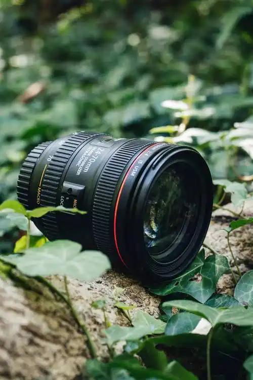 85mm至135mm 的中长焦范围。其中，85mm 被誉为“人像之王”，是该范围