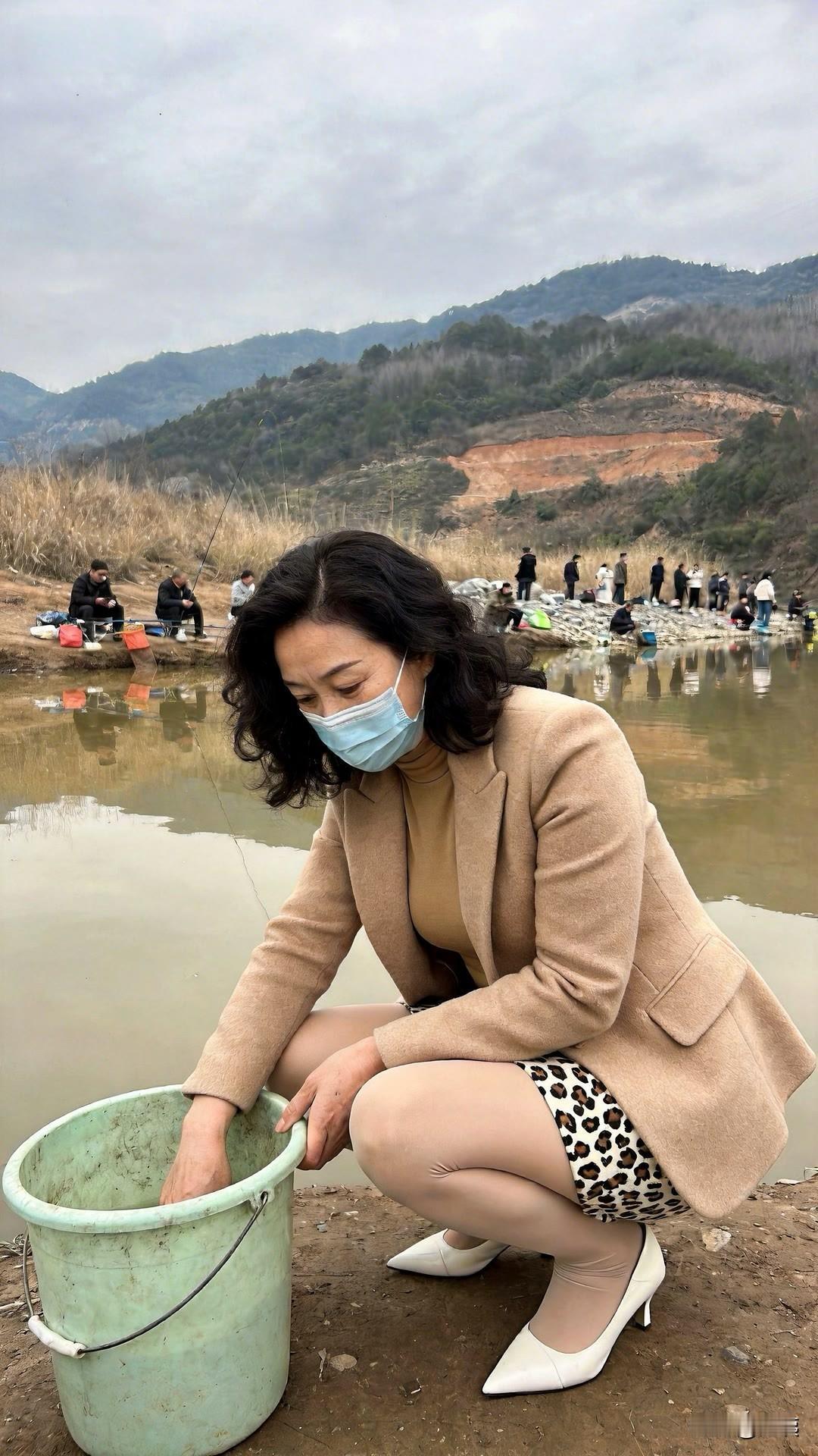 春江水暖鱼儿肥，人间四月正当时。