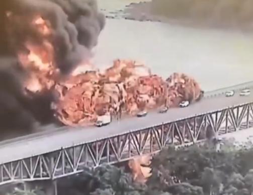 没收中方企业所属港口后，巴拿马突发大规模油轮爆炸事故，这无疑是一记警示！
 
当