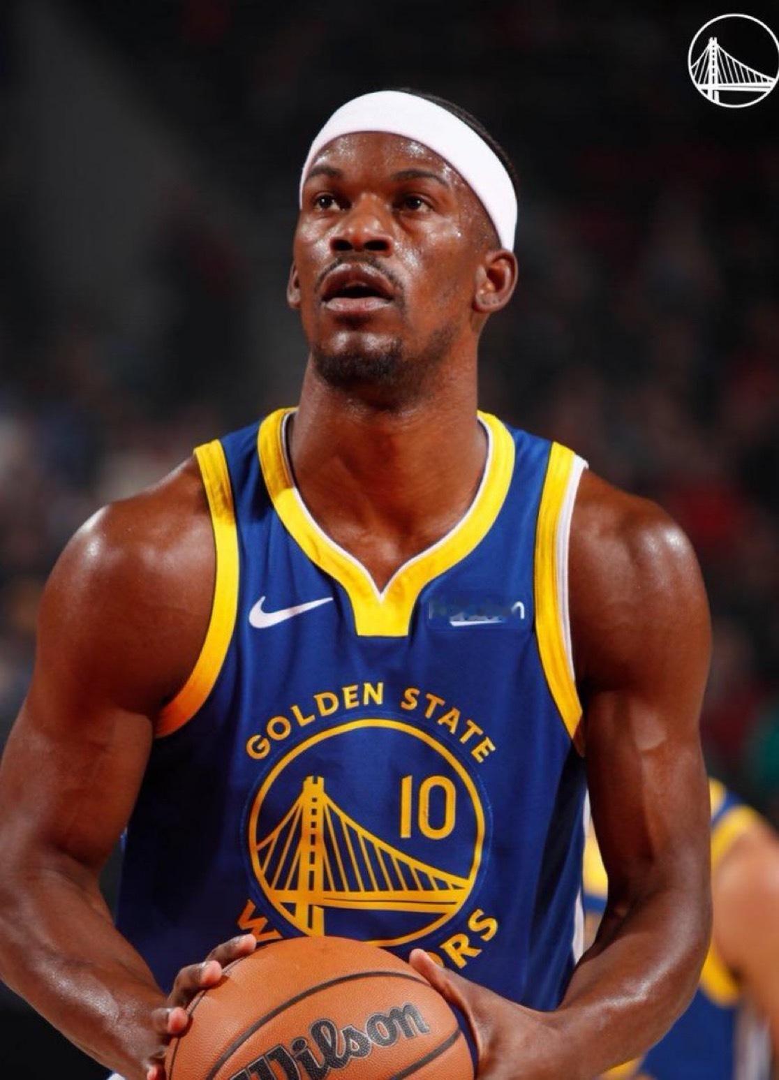 据球队消息，吉米·巴特勒因个人原因将缺席今晚勇士对阵黄蜂的比赛。临时宣布退出！巴